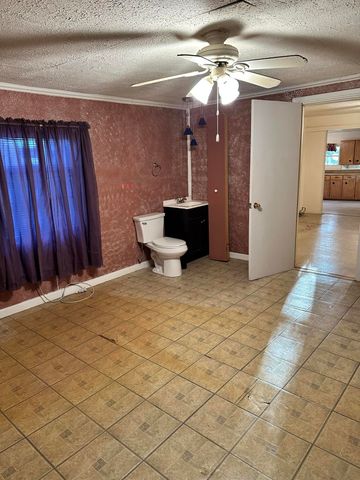 2084 S County Highway 183, Defuniak Springs, FL 32435