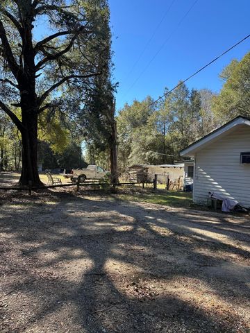 2084 S County Highway 183, Defuniak Springs, FL 32435