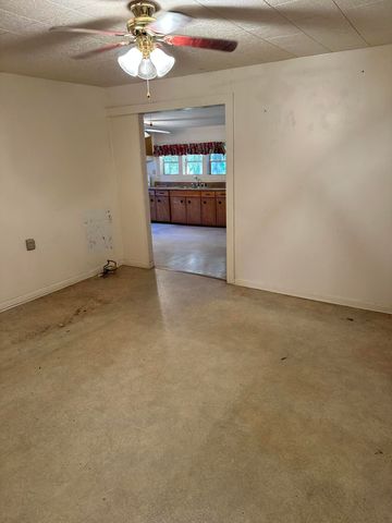 2084 S County Highway 183, Defuniak Springs, FL 32435