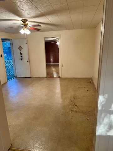 2084 S County Highway 183, Defuniak Springs, FL 32435