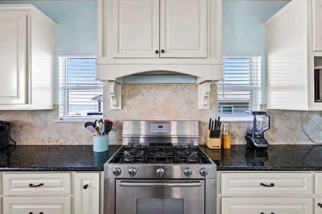 1524 Highway 87, Gilchrist, TX 77617