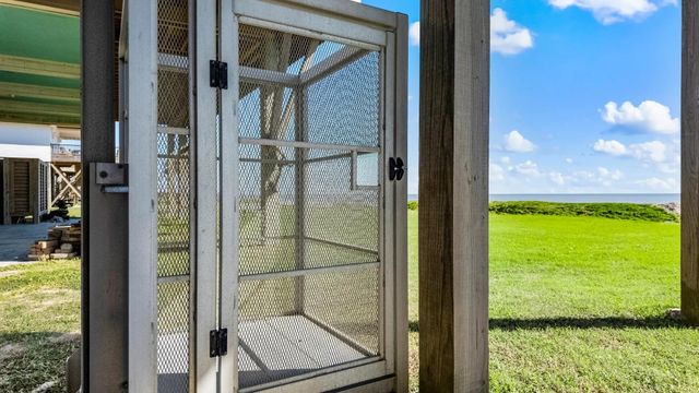 1524 Highway 87, Gilchrist, TX 77617