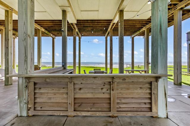 1524 Highway 87, Gilchrist, TX 77617