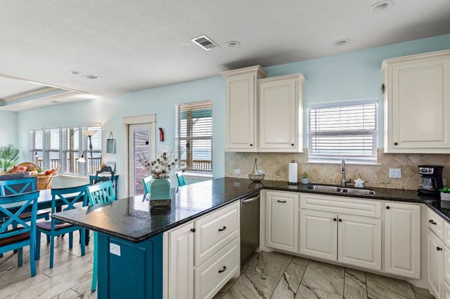 1524 Highway 87, Gilchrist, TX 77617
