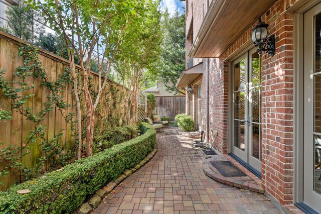 1010 Nantucket Drive F, Houston, TX 77057