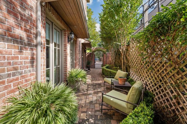 1010 Nantucket Drive F, Houston, TX 77057