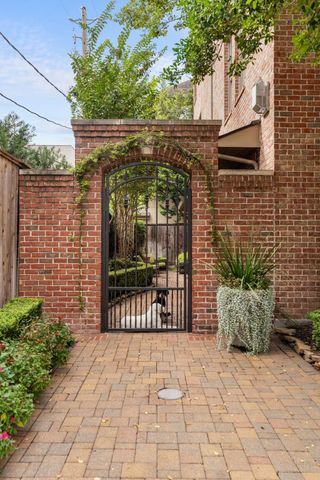 1010 Nantucket Drive F, Houston, TX 77057