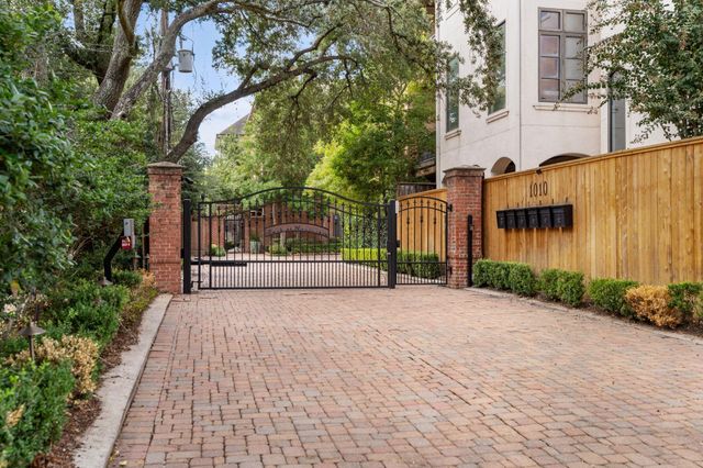 1010 Nantucket Drive F, Houston, TX 77057