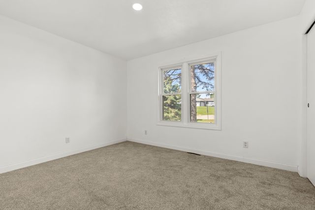 6043 Windsor Road, Loves Park, IL 61111