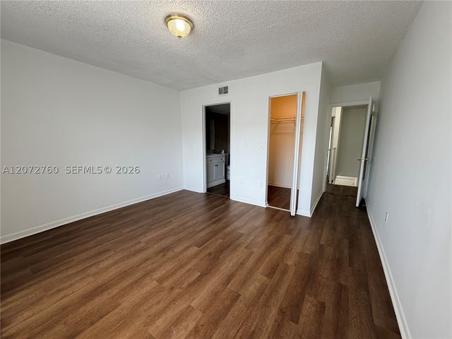 2710 W 76th St 206, Hialeah, FL 33016