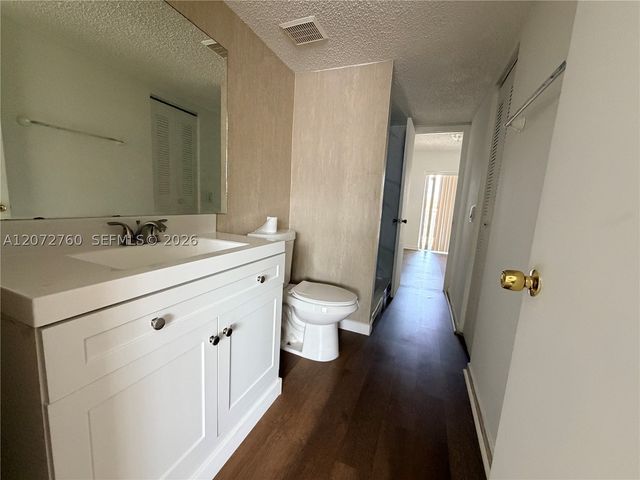 2710 W 76th St 206, Hialeah, FL 33016
