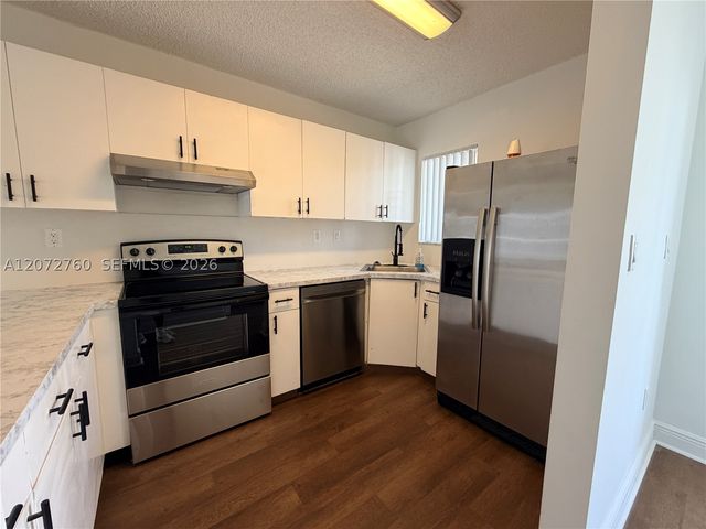 2710 W 76th St 206, Hialeah, FL 33016
