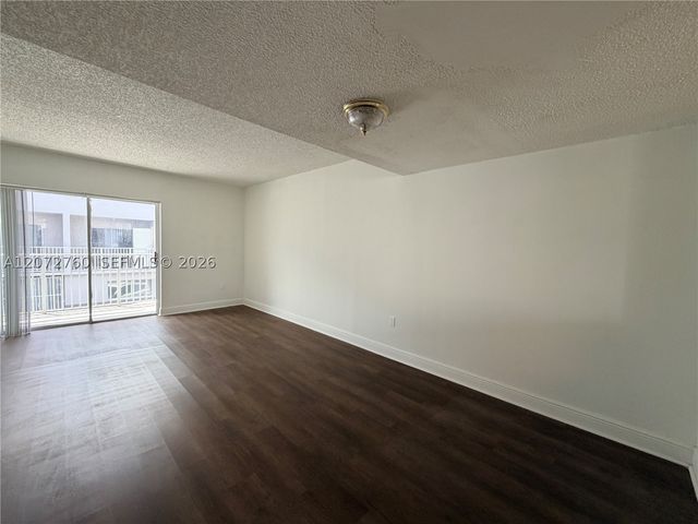 2710 W 76th St 206, Hialeah, FL 33016