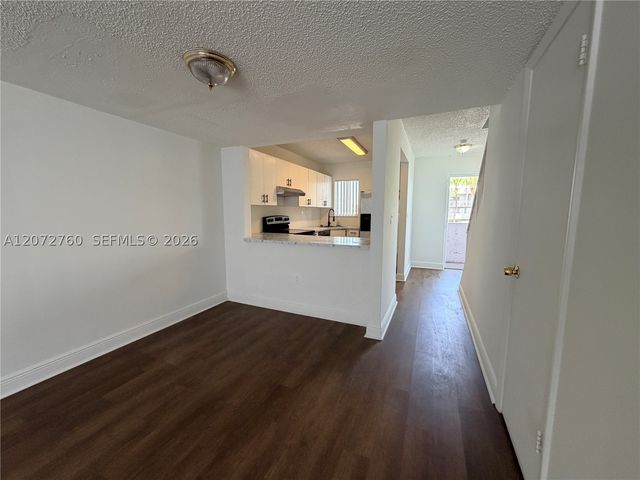2710 W 76th St 206, Hialeah, FL 33016