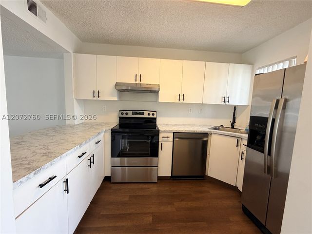 2710 W 76th St 206, Hialeah, FL 33016