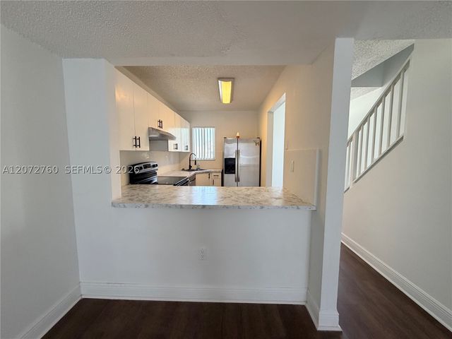 2710 W 76th St 206, Hialeah, FL 33016