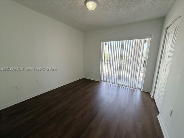 2710 W 76th St 206, Hialeah, FL 33016