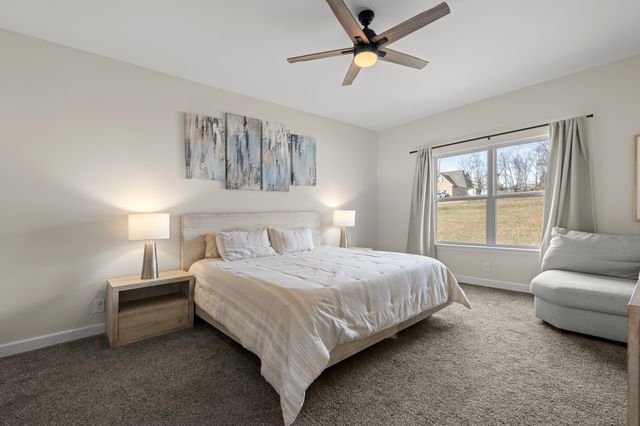 1007 Edgewood Dr, Dickson, TN 37055