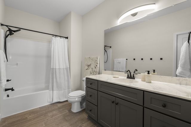 1007 Edgewood Dr, Dickson, TN 37055