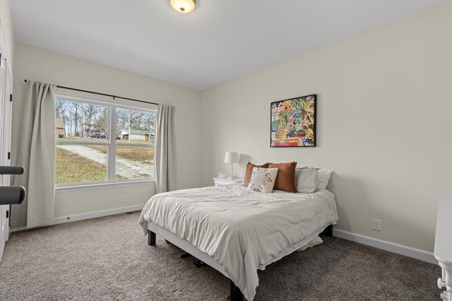 1007 Edgewood Dr, Dickson, TN 37055