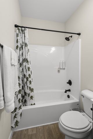 1007 Edgewood Dr, Dickson, TN 37055