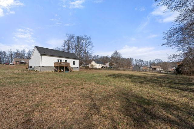 1007 Edgewood Dr, Dickson, TN 37055