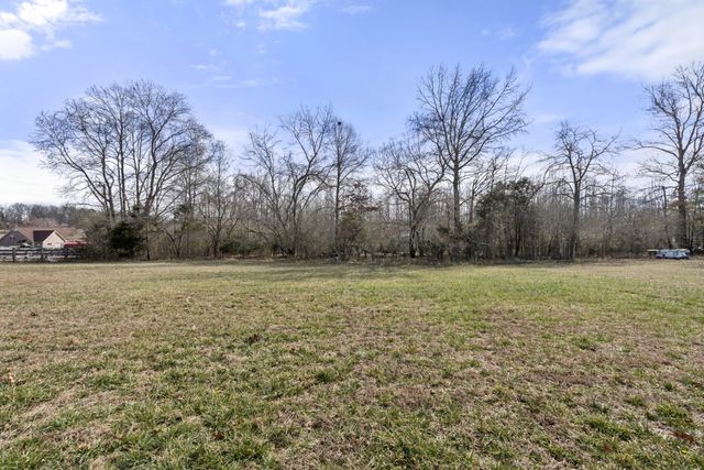 1007 Edgewood Dr, Dickson, TN 37055