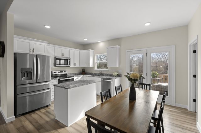 1007 Edgewood Dr, Dickson, TN 37055