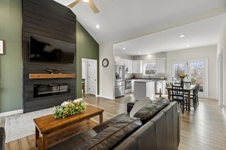 1007 Edgewood Dr, Dickson, TN 37055