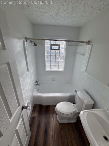 26017 Ronald Street, Roseville, MI 48066