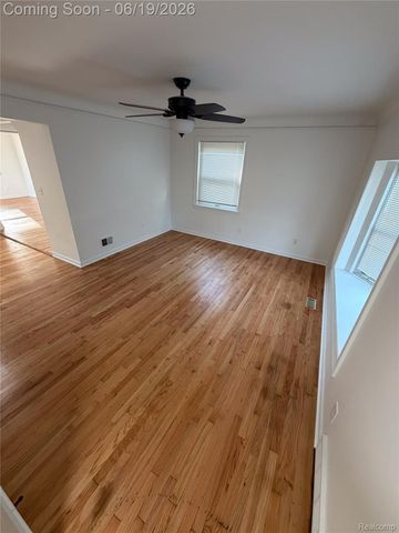 26017 Ronald Street, Roseville, MI 48066