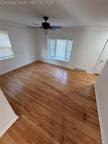 26017 Ronald Street, Roseville, MI 48066
