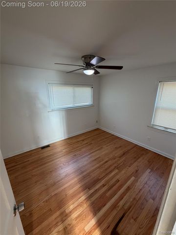 26017 Ronald Street, Roseville, MI 48066