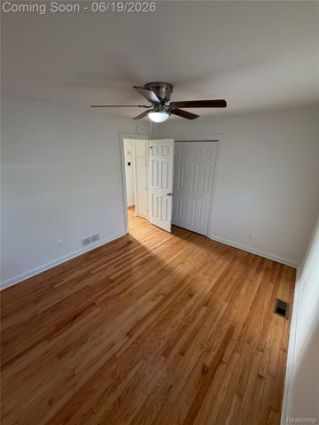 26017 Ronald Street, Roseville, MI 48066