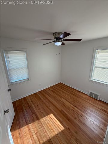 26017 Ronald Street, Roseville, MI 48066