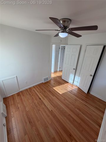 26017 Ronald Street, Roseville, MI 48066