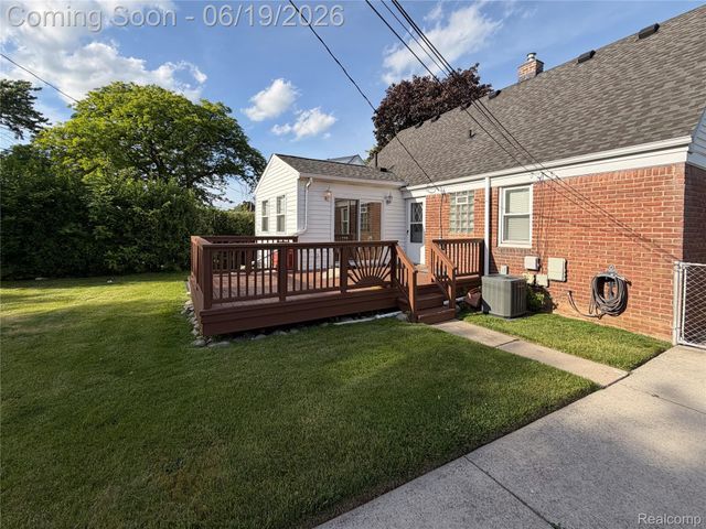 26017 Ronald Street, Roseville, MI 48066