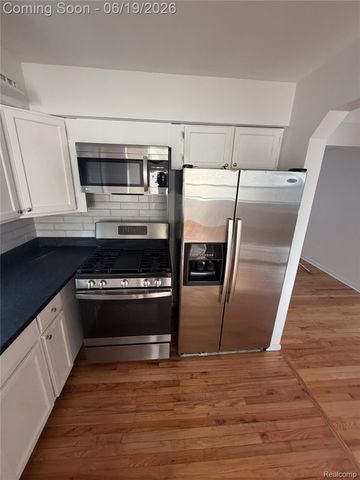 26017 Ronald Street, Roseville, MI 48066