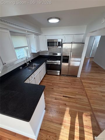 26017 Ronald Street, Roseville, MI 48066