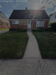 26017 Ronald Street, Roseville, MI 48066