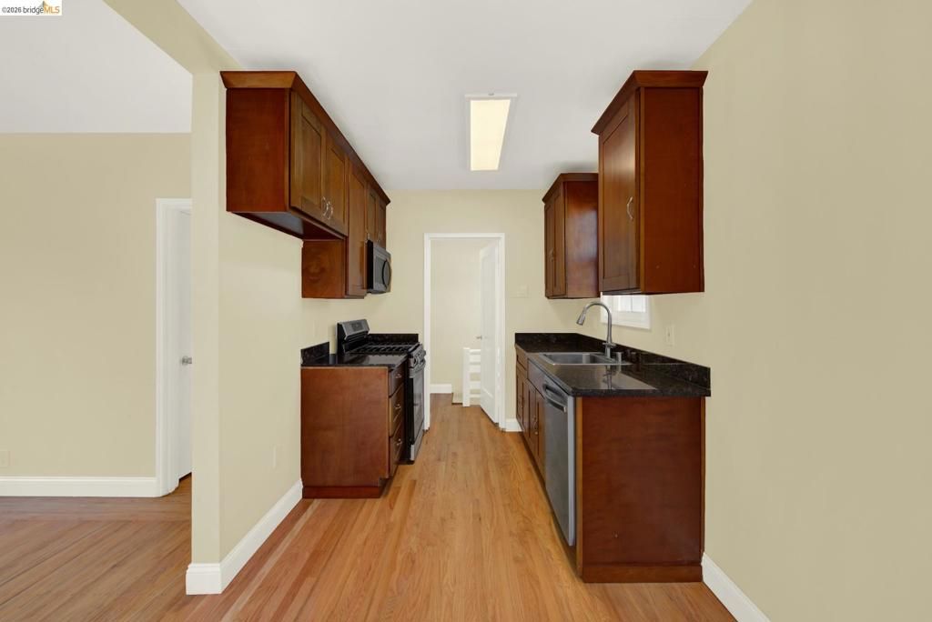 Image 10 of property listing at 1510 67Th Ave, Oakland, CA 94621