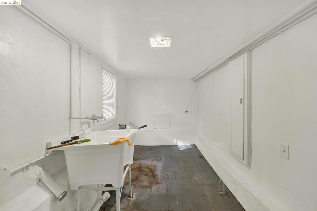 Image 23 of property listing at 1510 67Th Ave, Oakland, CA 94621