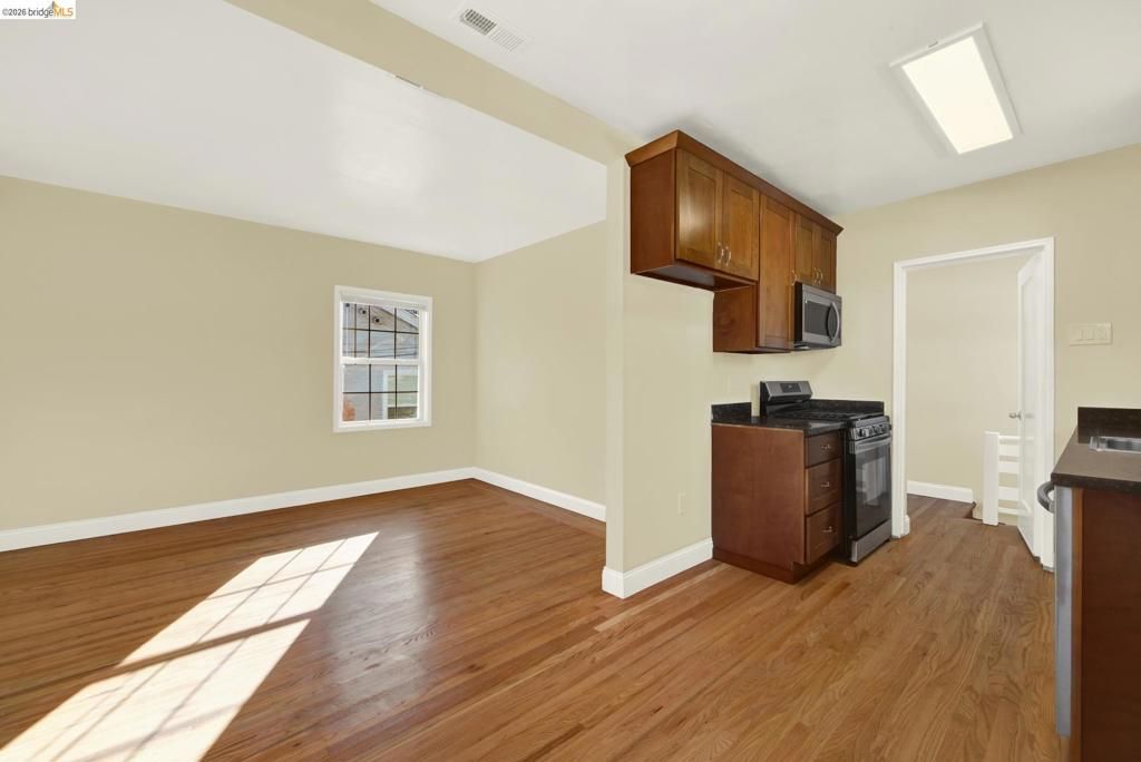 Image 9 of property listing at 1510 67Th Ave, Oakland, CA 94621