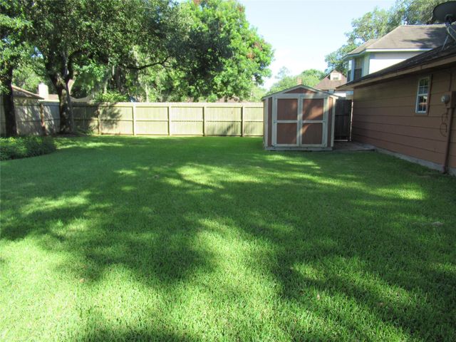 118 Arrowwood Street, Lake Jackson, TX 77566