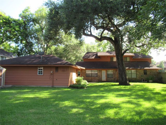 118 Arrowwood Street, Lake Jackson, TX 77566