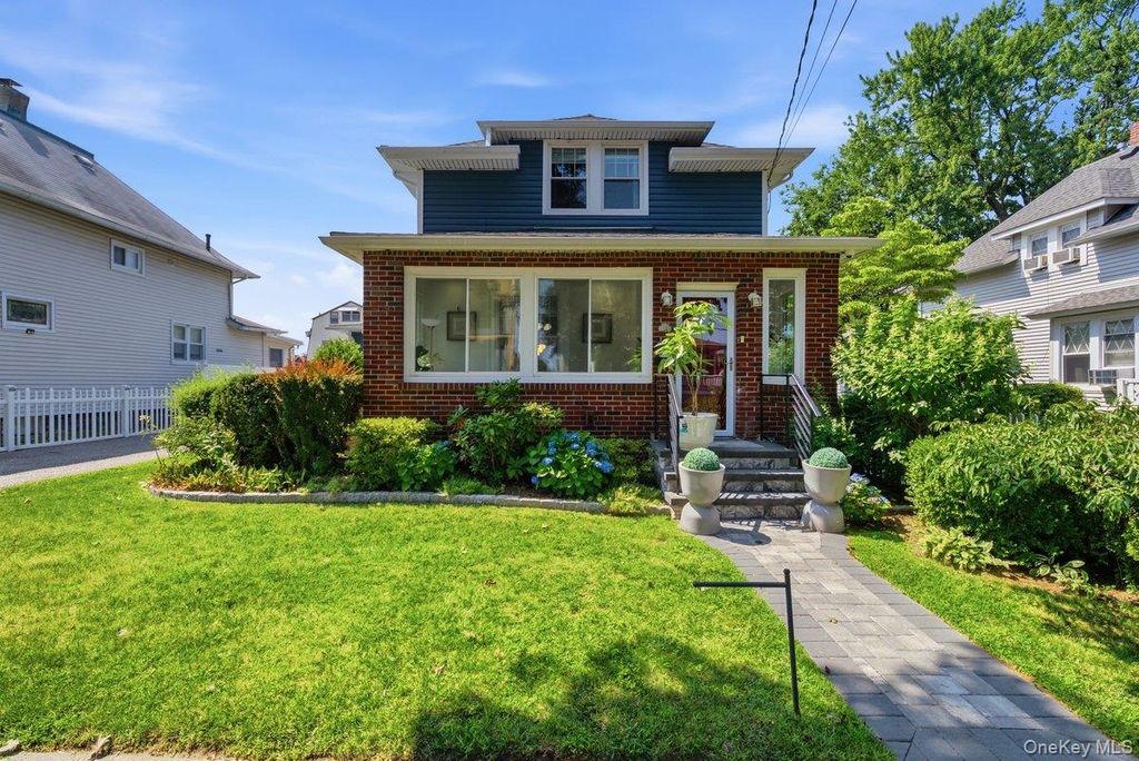 123 Briggs Avenue, Yonkers, NY 10701