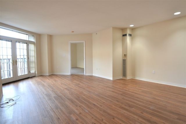 75 Peterborough 308, Boston, MA 02215