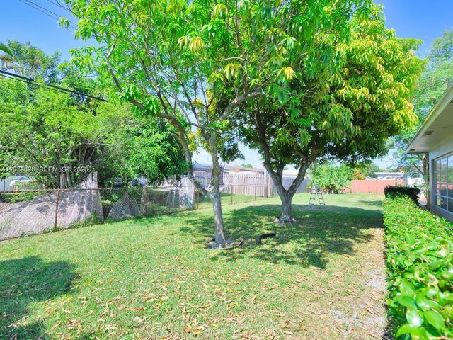 8691 NW 16th St, Pembroke Pines, FL 33024
