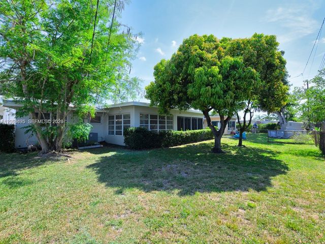 8691 NW 16th St, Pembroke Pines, FL 33024