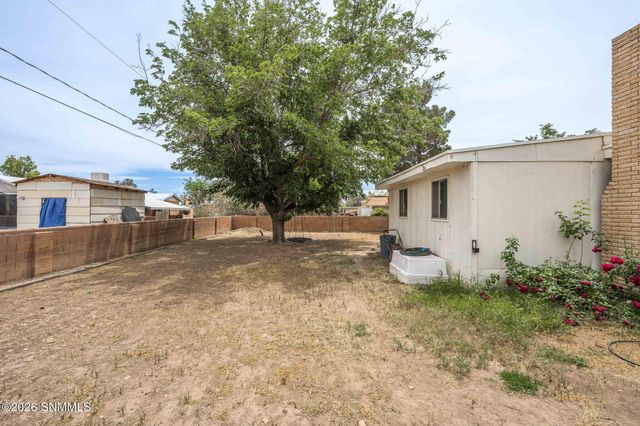 1025 Hickory Drive, Las Cruces, NM 88005
